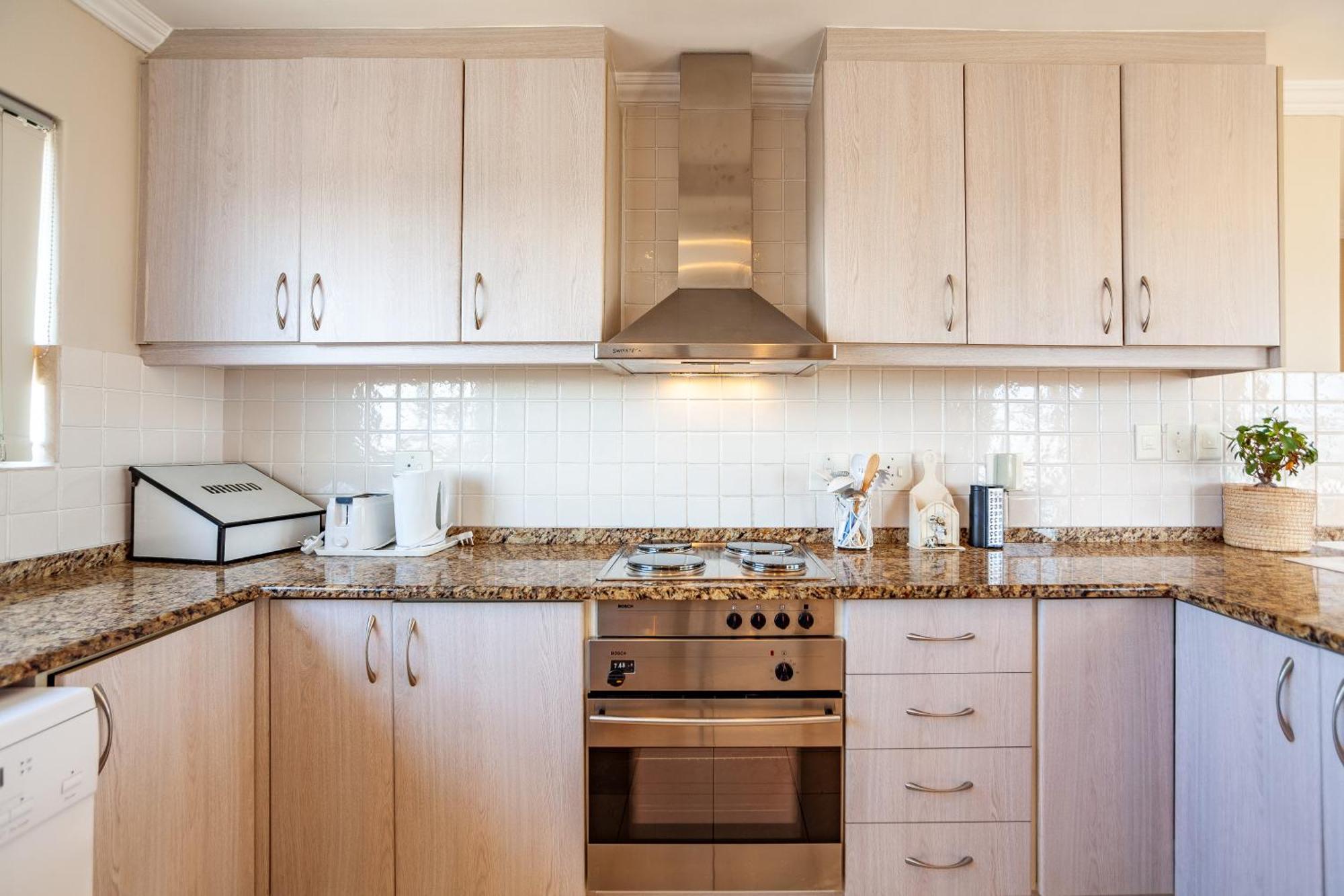 Ocean View 7th Floor 2 Bed, Blouberg Apartment