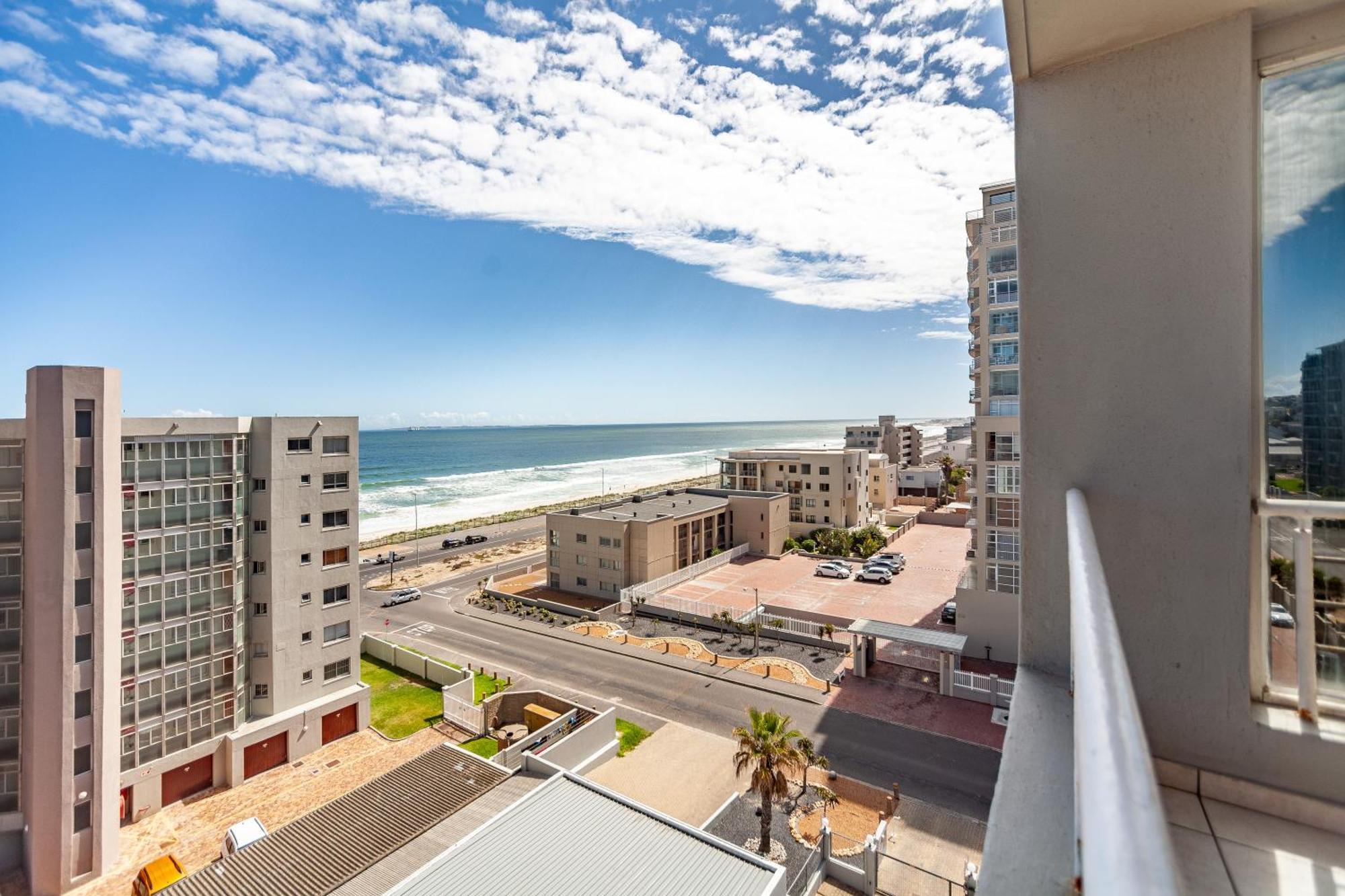 Ocean View 7th Floor 2 Bed, Blouberg *